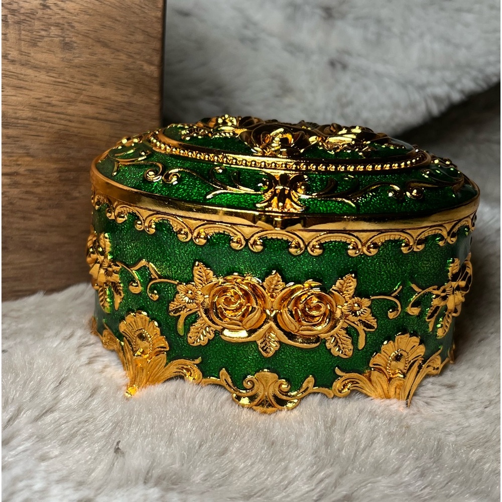 Elegant Green and Gold Jewelry Box